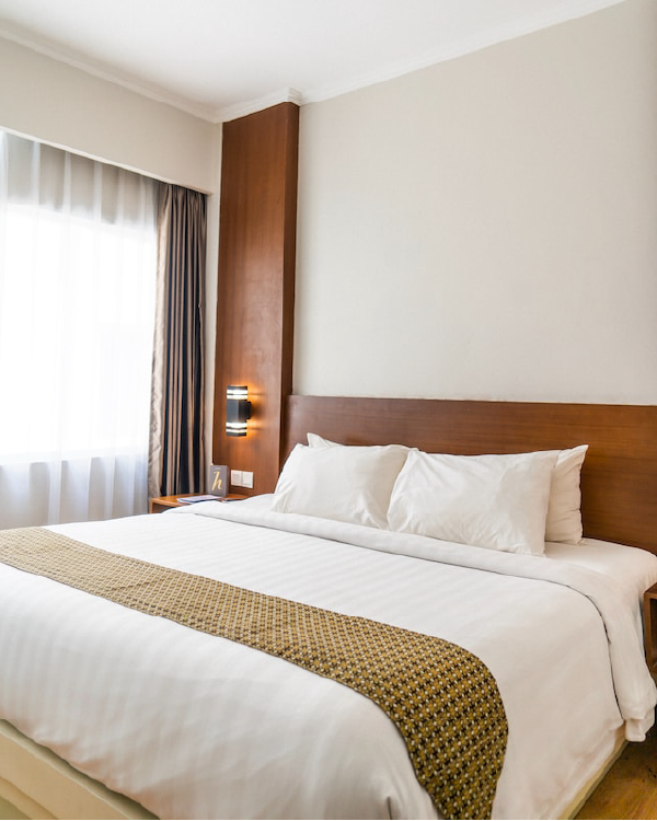 通気性抜群ダブルベッド<br>枕・布団カバー付き